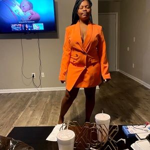 Was going to wear for graduation pics, as you can see it is huge. Best offer !